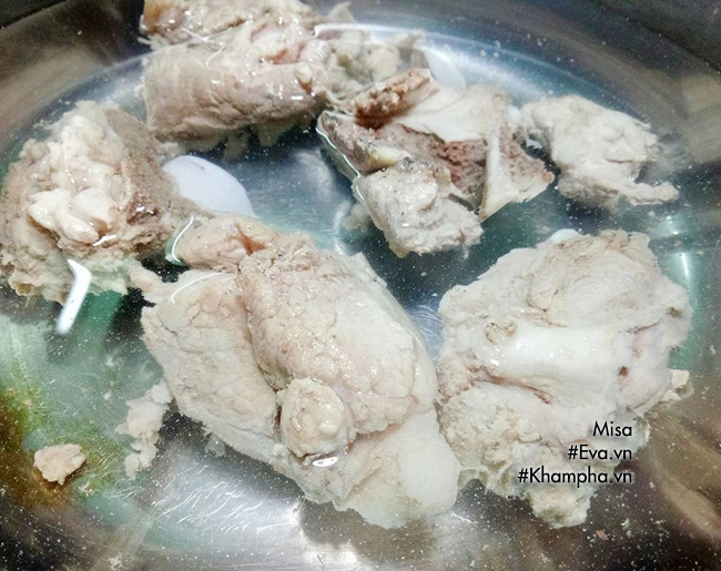 Vào bếp làm hủ tiếu hầm xương tuyệt ngon đãi chồng bữa sáng - 2