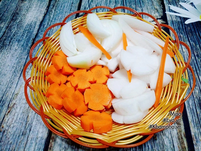 Vào bếp làm hủ tiếu hầm xương tuyệt ngon đãi chồng bữa sáng - 3