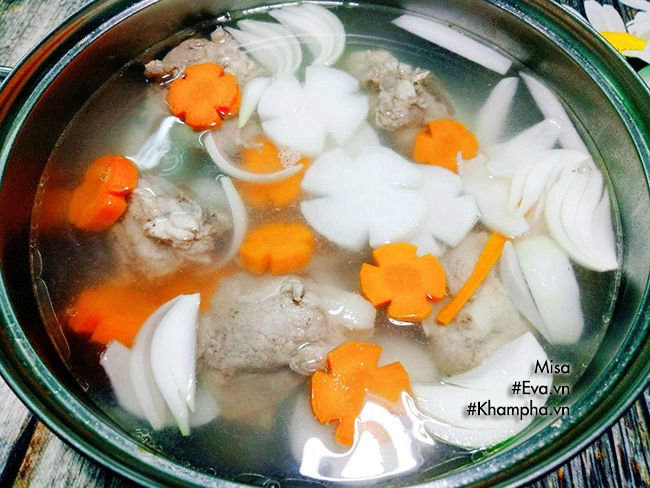 Vào bếp làm hủ tiếu hầm xương tuyệt ngon đãi chồng bữa sáng - 5