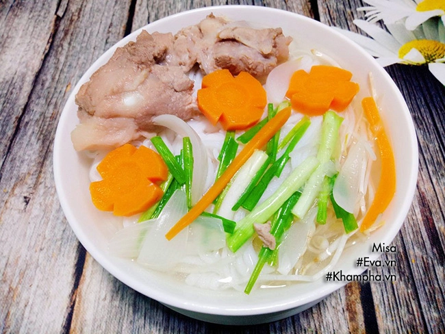 Vào bếp làm hủ tiếu hầm xương tuyệt ngon đãi chồng bữa sáng - 11