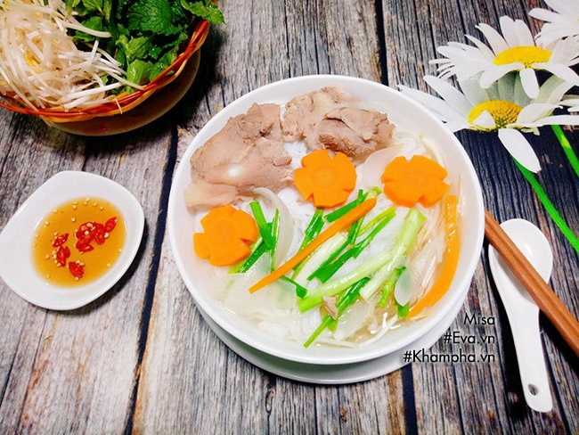Vào bếp làm hủ tiếu hầm xương tuyệt ngon đãi chồng bữa sáng - 12