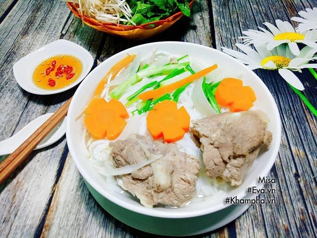 Vào bếp làm hủ tiếu hầm xương tuyệt ngon đãi chồng bữa sáng - 13
