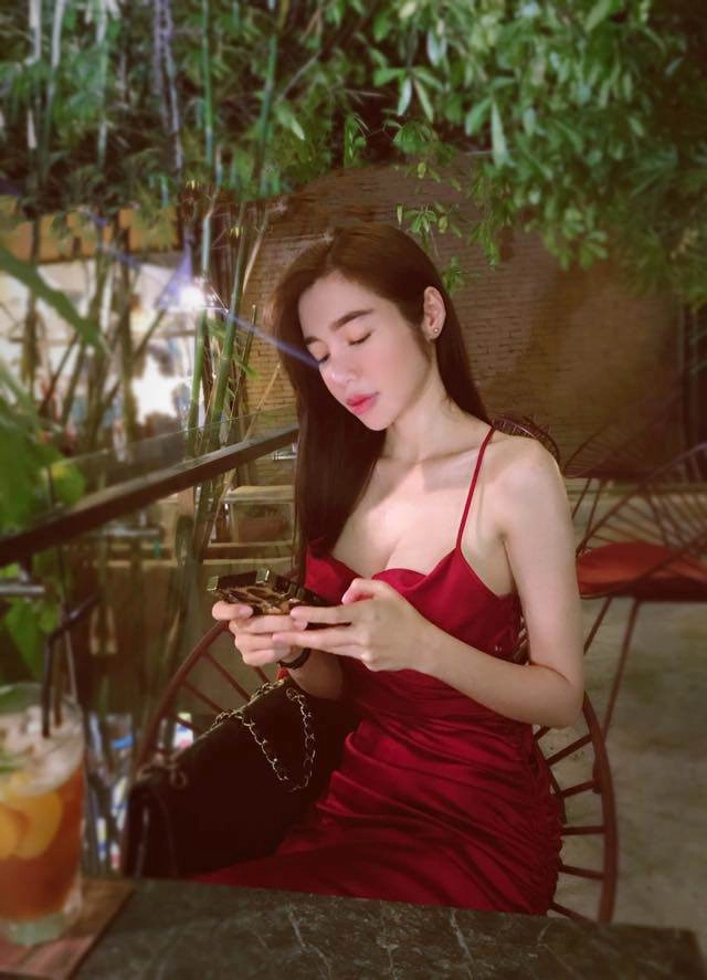 Vi diệu như vòng 1 của elly trần lúc căng tràn bức size lúc chảy xệ xém đụng rốn - 10
