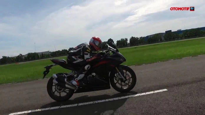 Video chạy thử cbr250rr tại indo thuần sportbike - 1