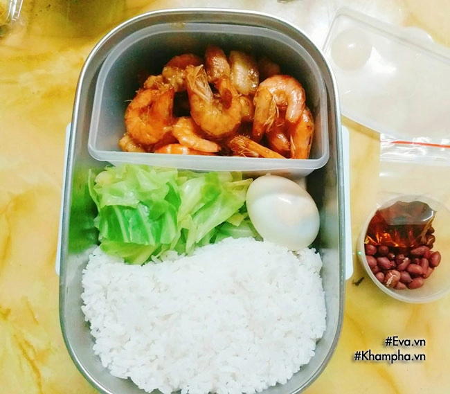 Vợ bầu 7 tháng đảm đang được chồng trả phí nấu ăn trưa bằng nụ hôn mỗi ngày - 4