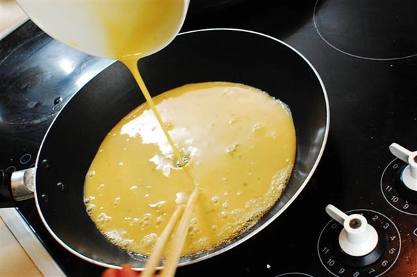 Vợ chỉ cần thêm 1 thứ này vào món trứng chiên chồng sẽ thích con sẽ mê - 2