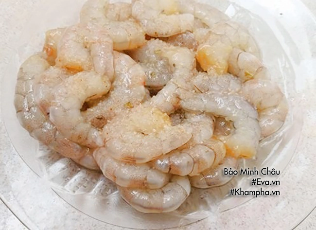 Vợ làm canh bông thiên lý nấu tôm chồng khen nức nở tài vào bếp - 2