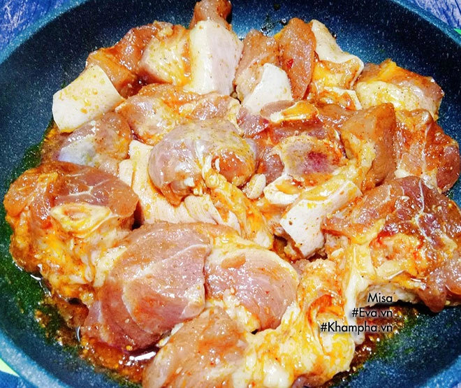 Vợ nấu mì quảng thịt heo cho bữa sáng chồng ăn hoài chẳng thấy chán - 5