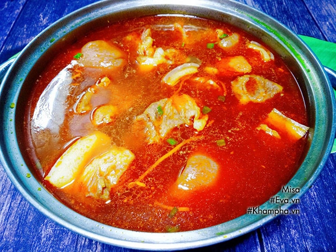 Vợ nấu mì quảng thịt heo cho bữa sáng chồng ăn hoài chẳng thấy chán - 8