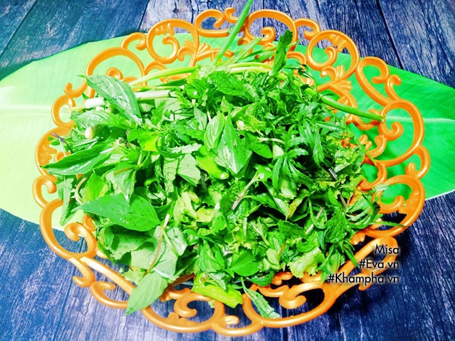 Vợ nấu mì quảng thịt heo cho bữa sáng chồng ăn hoài chẳng thấy chán - 11