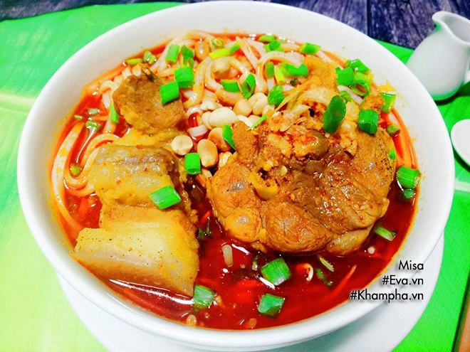 Vợ nấu mì quảng thịt heo cho bữa sáng chồng ăn hoài chẳng thấy chán - 14
