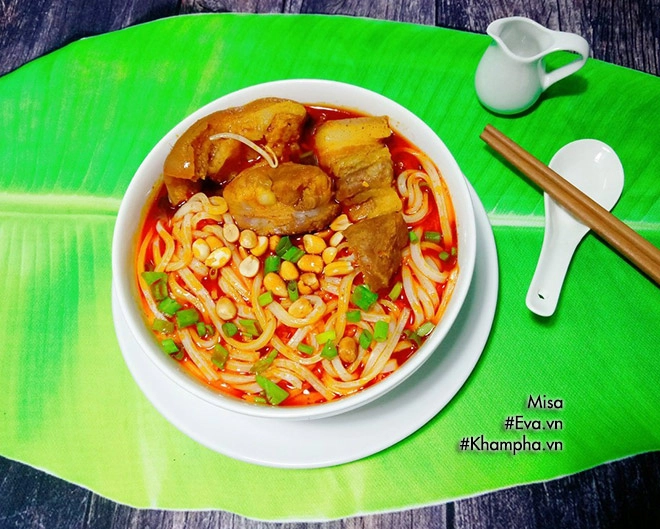 Vợ nấu mì quảng thịt heo cho bữa sáng chồng ăn hoài chẳng thấy chán - 17