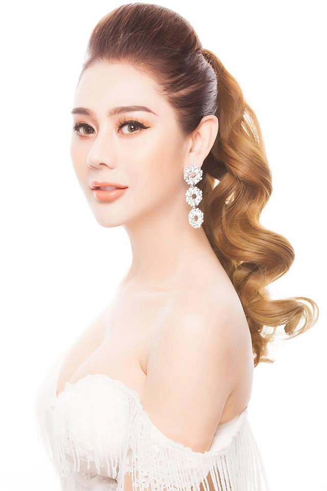 Vừa chiếm sóng mạng bằng màn khoe ảnh cắt mí sưng vù lâm khánh chi lại đi bơm môi - 1
