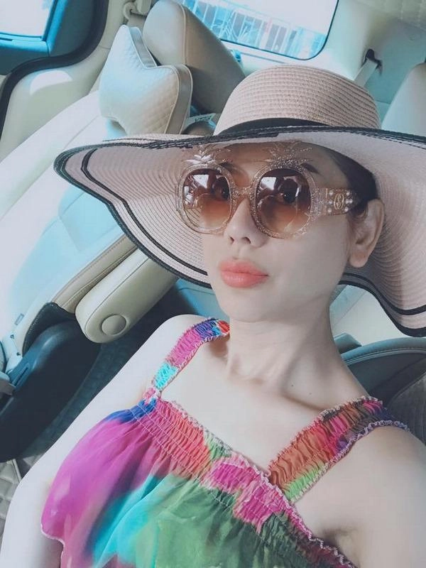 Vừa chiếm sóng mạng bằng màn khoe ảnh cắt mí sưng vù lâm khánh chi lại đi bơm môi - 4