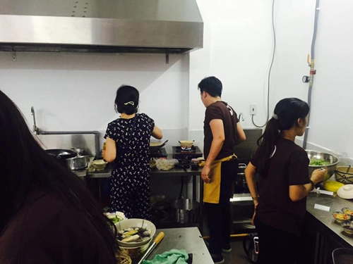 Vừa khai trương quán ăn trường giang đã bị chê là cơm quê mà giá thành thị - 2