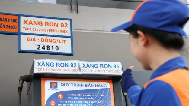 Xăng ron 92 sẽ không được sử dụng vào đầu năm tới vậy người tiêu dùng biết phải làm sao - 1