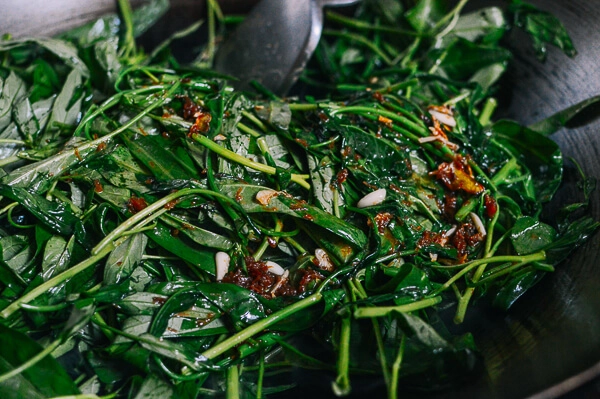 Xào rau muống kiểu này chẳng cần thịt cũng hết bay nồi cơm - 4