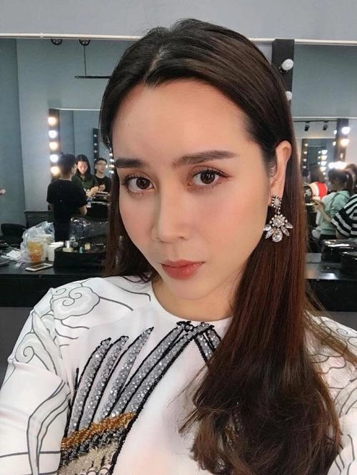 Xuất hiện với diện mạo khác lạ phải chăng lưu hương giang chạy theo trào lưu độn trán - 4