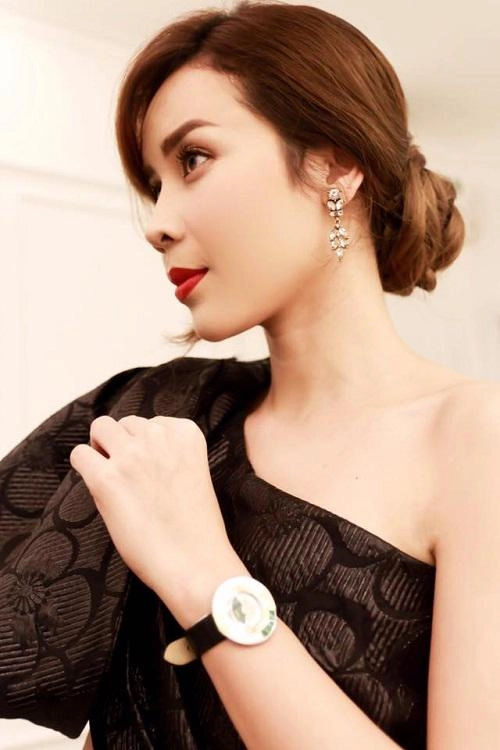 Xuất hiện với diện mạo khác lạ phải chăng lưu hương giang chạy theo trào lưu độn trán - 5