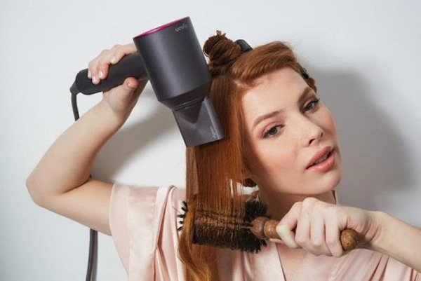 4 bước đơn giản hô biến tóc mỏng tang thưa thớt thành tóc dày bồng bềnh bằng máy sấy - 5