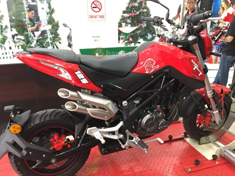 Benelli tnt 125 ra mắt với xy lanh đơn cùng 2 bugi - 1