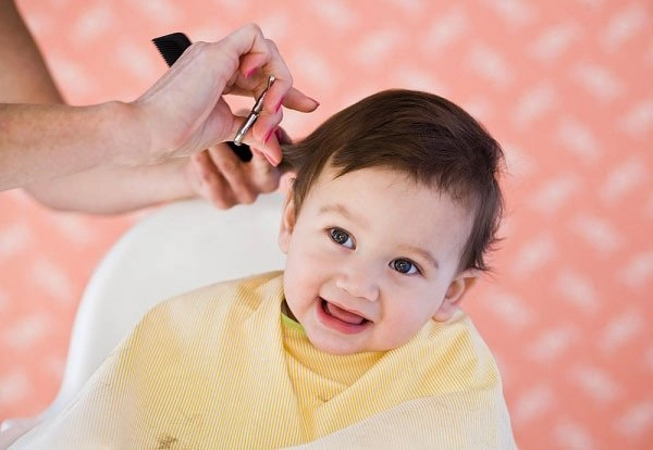 Cách cắt tóc tại nhà cho bé trai bằng kéo và tông đơ vài phút là đẹp như soái ca - 2