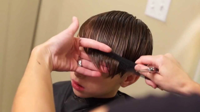 Cách cắt tóc tại nhà cho bé trai bằng kéo và tông đơ vài phút là đẹp như soái ca - 4