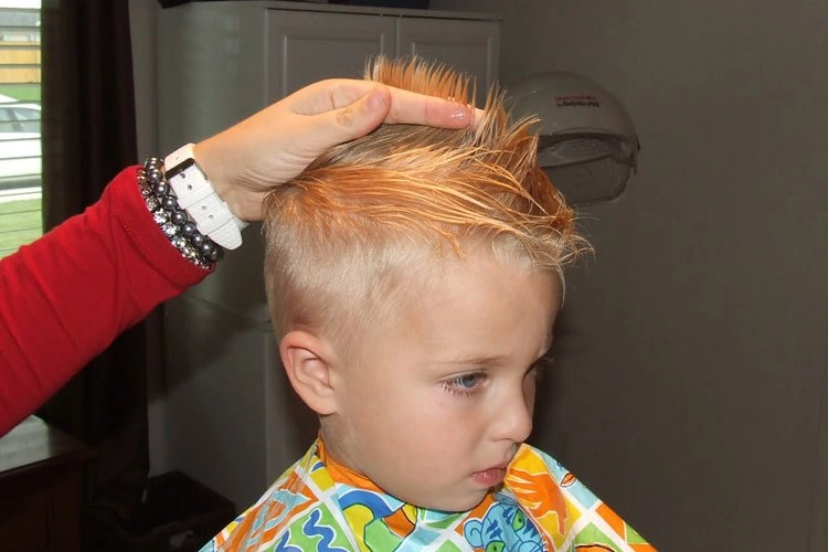 Cách cắt tóc tại nhà cho bé trai bằng kéo và tông đơ vài phút là đẹp như soái ca - 5
