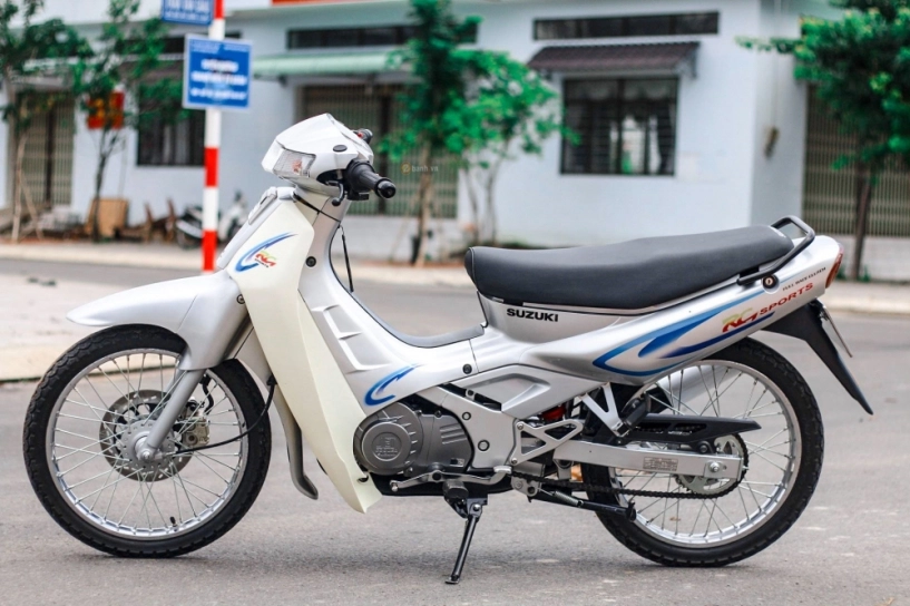 Cận cảnh chiếc suzuki sport 110 dọn keng như vừa đập thùng - 2