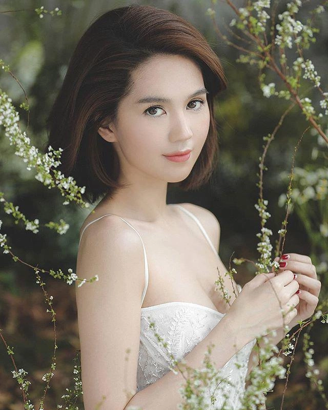 Đằng sau vẻ ngoài hoàn hảo ngọc trinh phải dặm phấn từ đầu đến chân để che khuyết điểm - 2