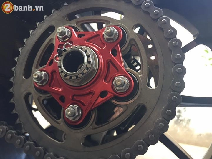 Ducati hypermotard 821 mạnh mẽ hơn trong gói nâng cấp hàng hiệu - 7