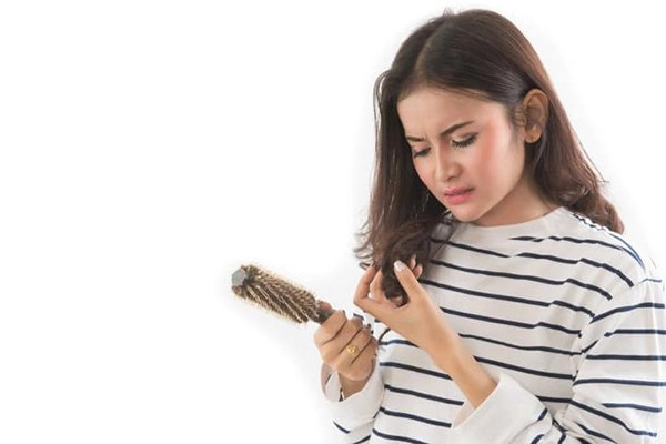 Dùng dầu gội kích thích mọc tóc có phải giải pháp cứu cánh dành cho nàng có mái tóc mỏng - 1