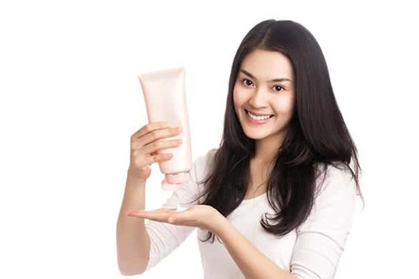 Dùng dầu gội kích thích mọc tóc có phải giải pháp cứu cánh dành cho nàng có mái tóc mỏng - 2