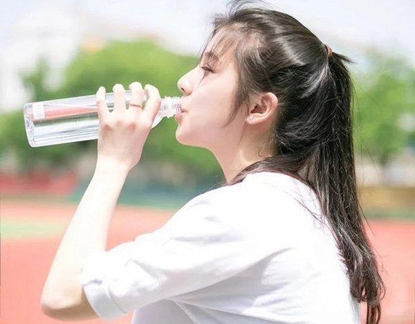 Dùng dầu gội kích thích mọc tóc có phải giải pháp cứu cánh dành cho nàng có mái tóc mỏng - 11