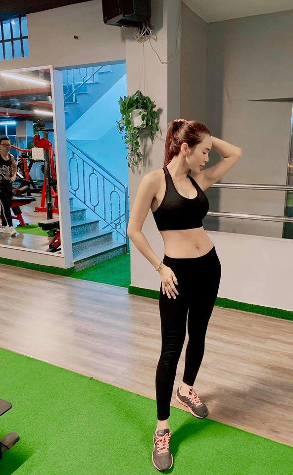 Giảm tận 20kg sau sinh vợ ưng hoàng phúc gia nhập hội gái 3 con sở hữu body quyến rũ - 9