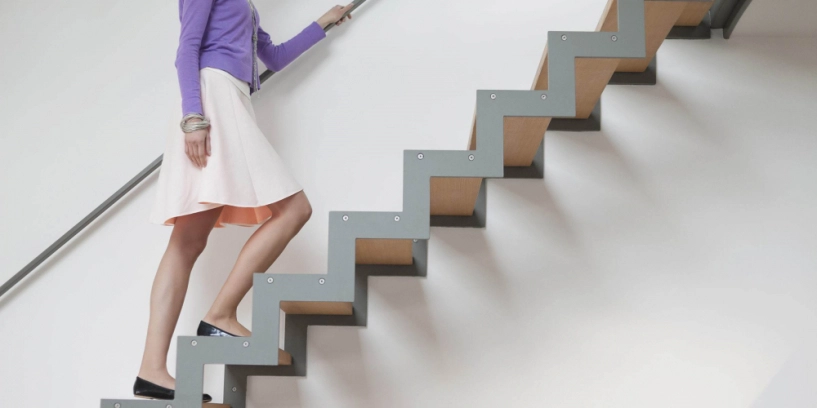 Hết lấy đá tảng làm tạ hhen niê tiếp tục vác bao lúa tập squat để eo thon dáng gọn - 13