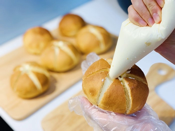 Học 8x làm bánh mì bơ tỏi sốt phô mai đình đám phiên bản nồi chiên không dầu - 5