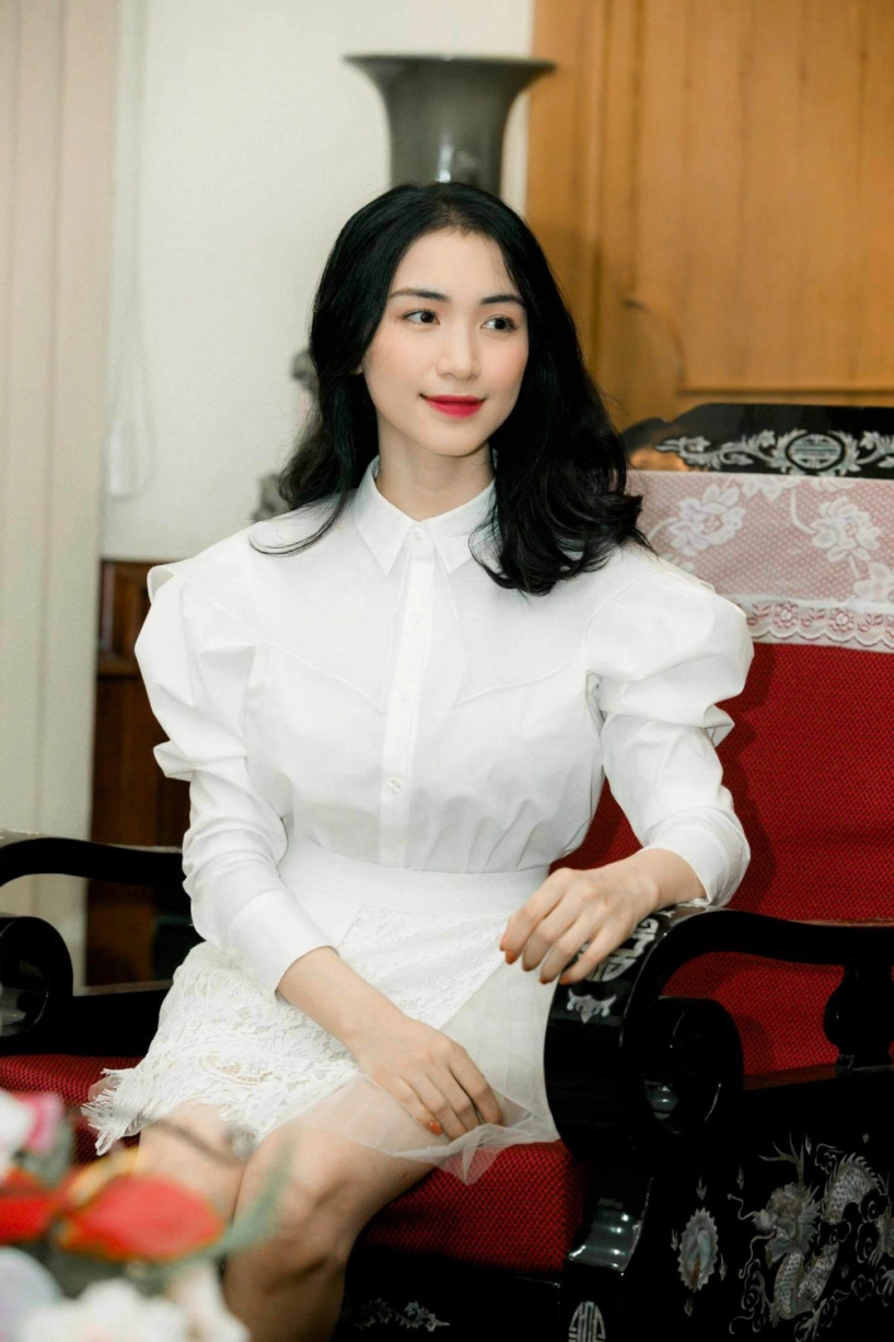 Khoe nhà xinh như cung điện hoà minzy để lộ váy cưới cổ tích - 3