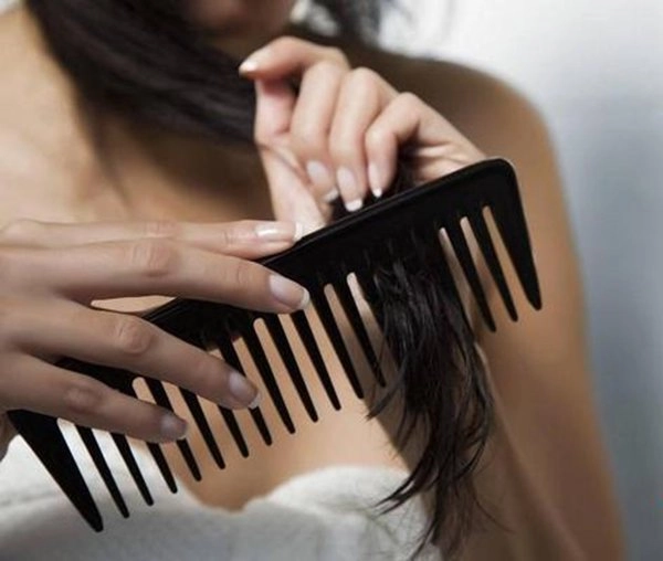 Muốn cải thiện mái tóc thưa mỏng chị em đừng quên chăm sóc tóc từ những điều nhỏ nhất - 6