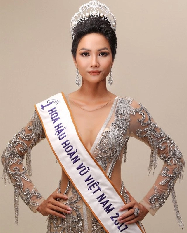 Nhìn hhen niê thoa cả tảng kem chống nắng phải chăng chúng ta hơi ki bo cho bước dưỡng này - 1