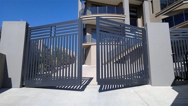 Những mẫu cổng hàng rào sắt đẹp biến nhà sang chảnh chẳng khác gì biệt thự - 12
