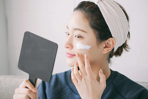 Ở nhà cũng cần thoa kem chống nắng còn điều gì nàng chưa biết hãy cùng kiểm tra xem - 5