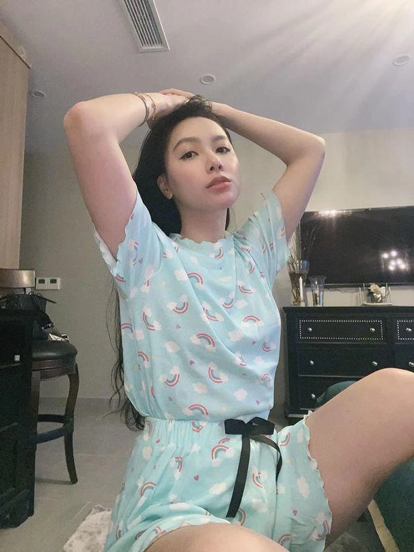 Ở nhà nhiều mùa dịch đến sành điệu như mc minh hà cũng lên hình với đồ ngủ đóng thùng - 1