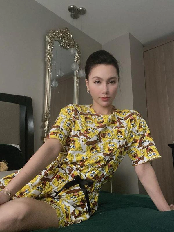 Ở nhà nhiều mùa dịch đến sành điệu như mc minh hà cũng lên hình với đồ ngủ đóng thùng - 3