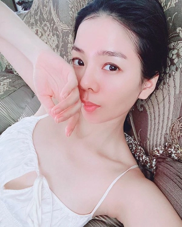 Ở nhà tránh dịch lệ quyên áp dụng nguyên tắc 4 không để giữ gìn nhan sắc trẻ đẹp - 4