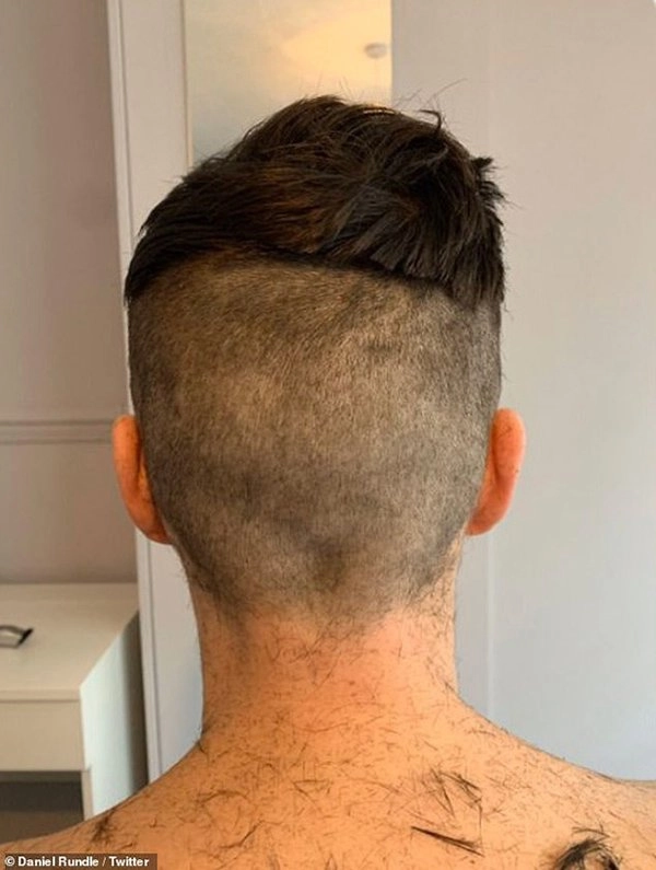 Salon tóc đóng sạch mùa dịch chị em học ngay bí kíp tự cắt tóc cho ông xã tại nhà - 3