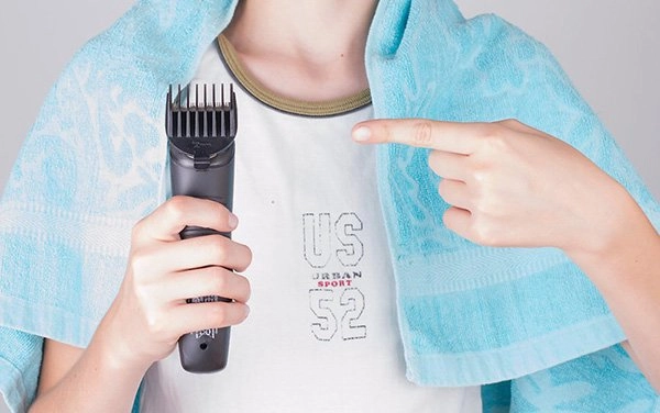 Salon tóc đóng sạch mùa dịch chị em học ngay bí kíp tự cắt tóc cho ông xã tại nhà - 5