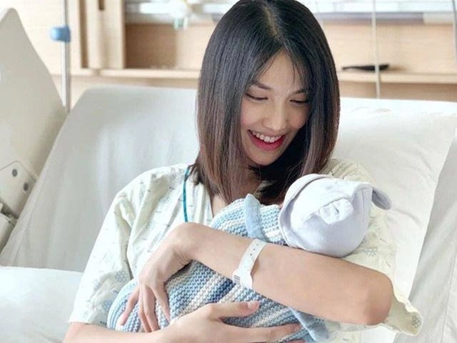 Siêu mẫu lan khuê khoe ảnh con trai trắng bụ bẫm sau 3 tháng chữa bệnh di truyền gia đình - 5