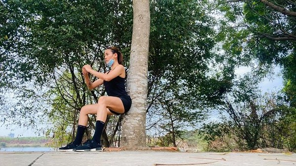 Trở về từ khu cách ly võ hoàng yến đã bắt đầu ăn kiêng để giữ vóc dáng siêu mẫu - 6