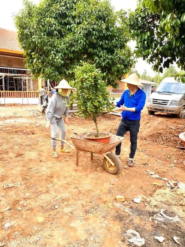 Từ bỏ váy áo tiền tỷ lý nhã kỳ giờ đây chỉ áo thun nón lá đúng chất miệt vườn - 13